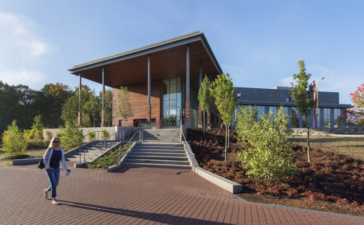 Southern New Hampshire University Library Exterior